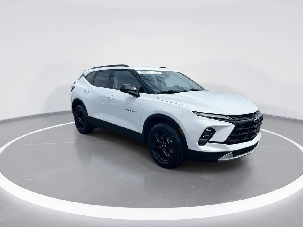 Used 2023 White Chevrolet LT image 2