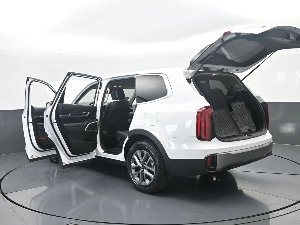 Used 2025 Glacial White Pearl Kia LX image 77