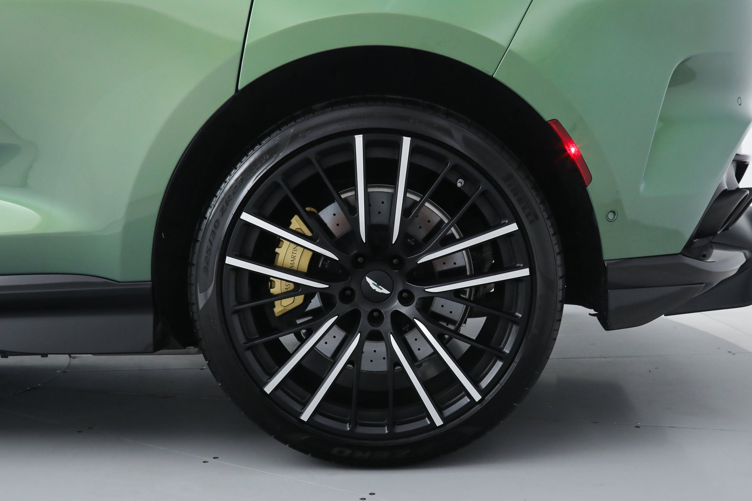 Used 2023 Green Aston Martin 707 image 41
