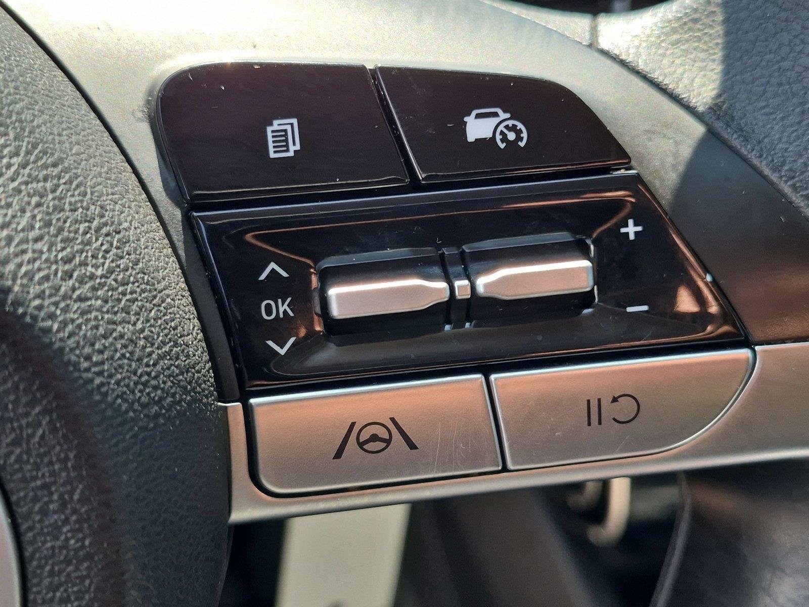 Used 2022 Amazon Gray Hyundai SE image 20