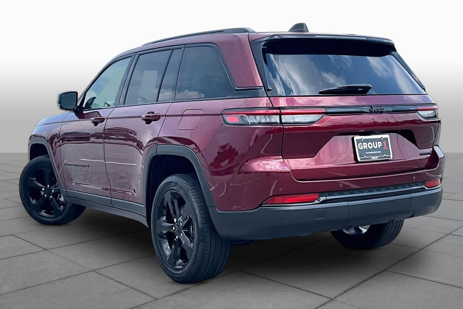 Used 2023 Velvet Red Pearlcoat Jeep Limited image 12