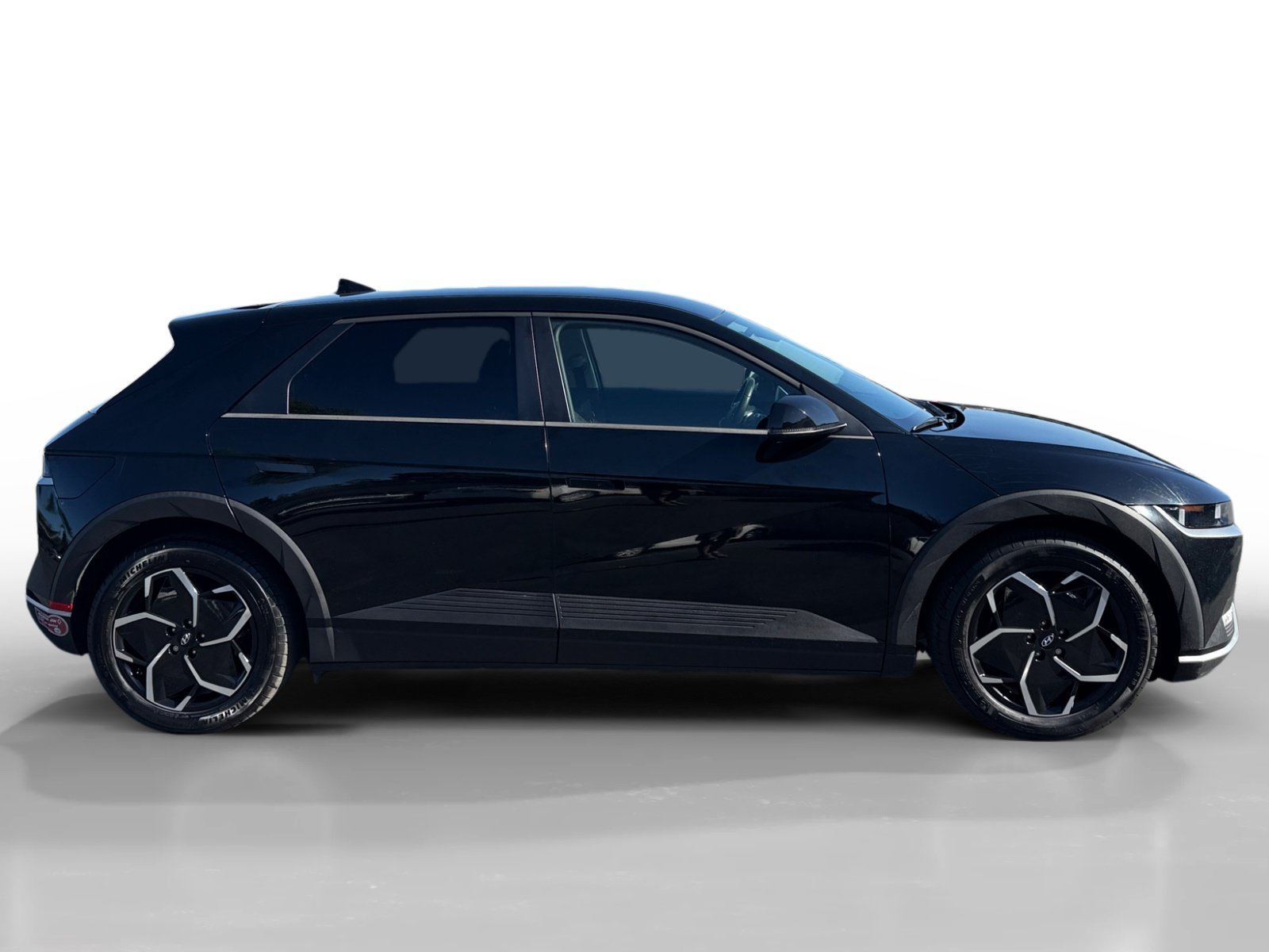 Used 2024 Abyss Black Hyundai SEL image 6