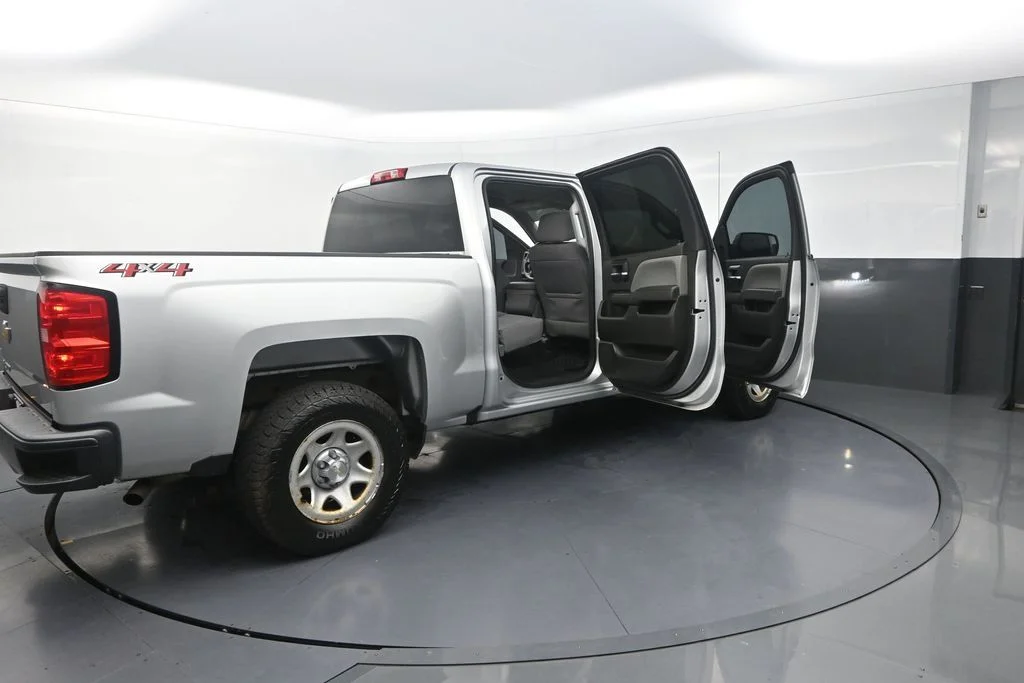 Used 2018 Silver Chevrolet WT image 35