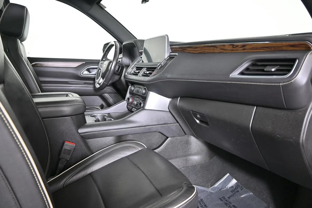 Used 2021 IRIDESCENT PEARL TRICOAT Chevrolet Premier image 15