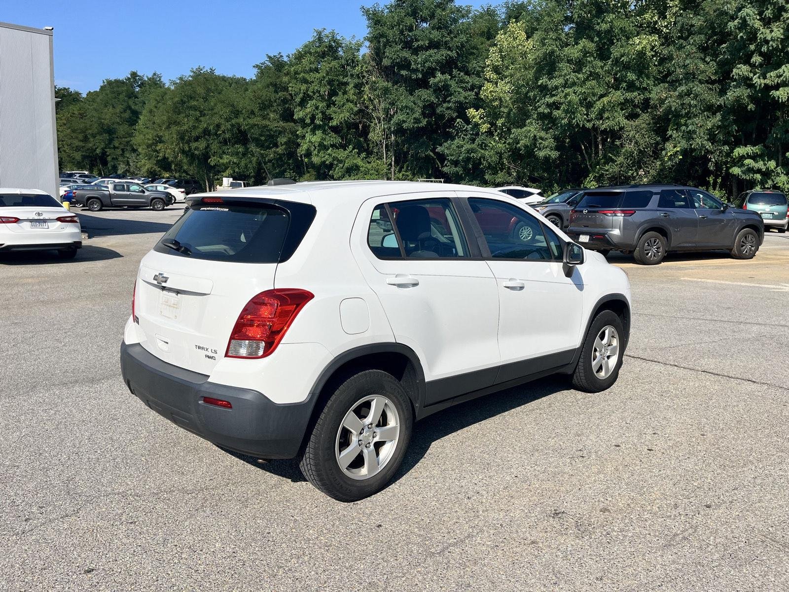 Used 2015 Summit White Chevrolet LS image 7