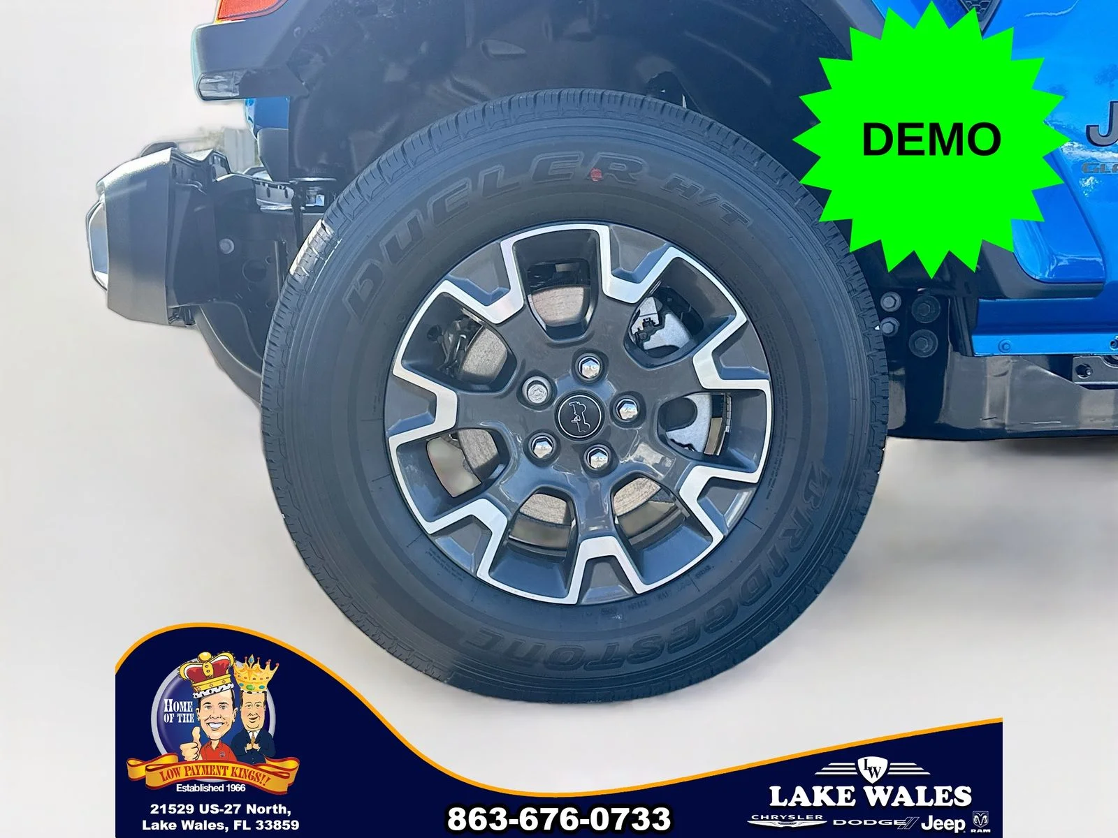 New 2026 Hydro Blue Pearl-Coat Exterior Paint Jeep  image 28