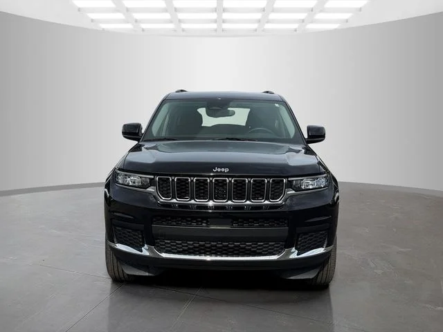Certified Used 2022 Black Jeep Laredo image 2