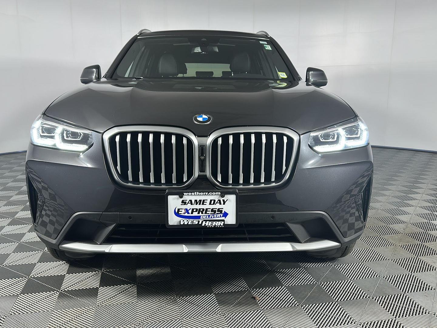 Used 2023 Dark Graphite Metallic BMW xDrive30i image 2