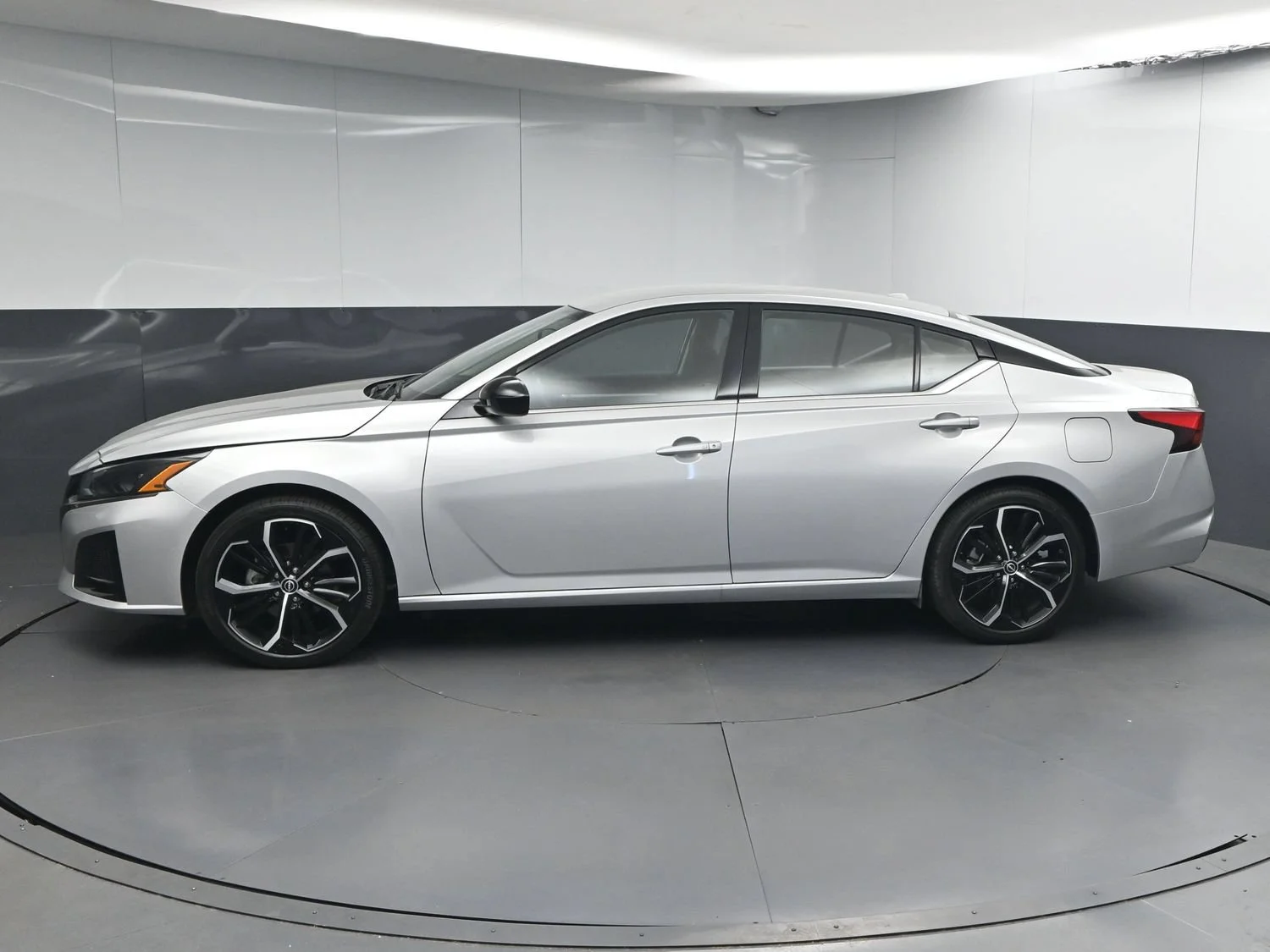 Certified Used 2025 Brilliant Silver Metallic Nissan SR image 4