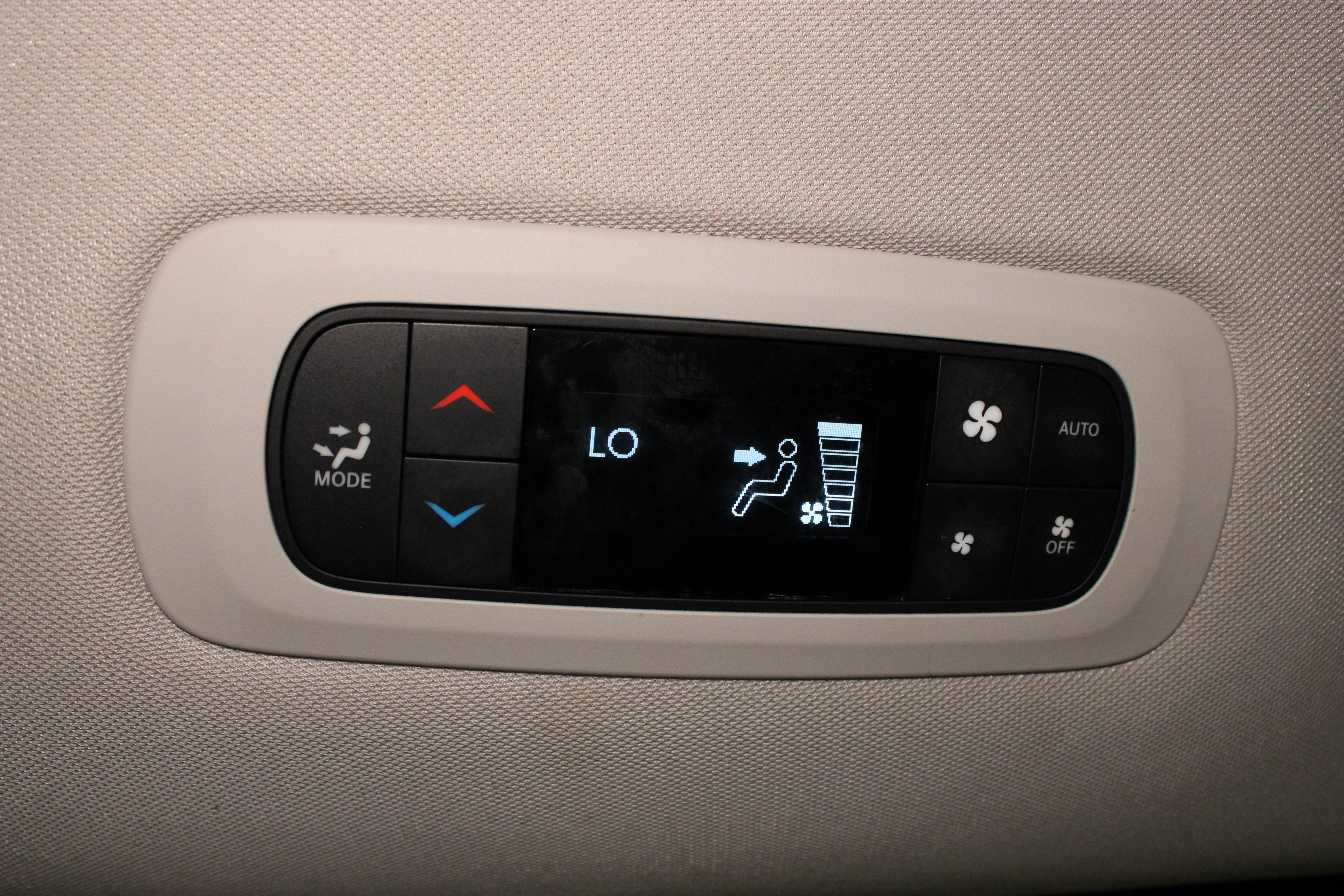 Used 2022 Bright White Clearcoat Chrysler Touring L image 16