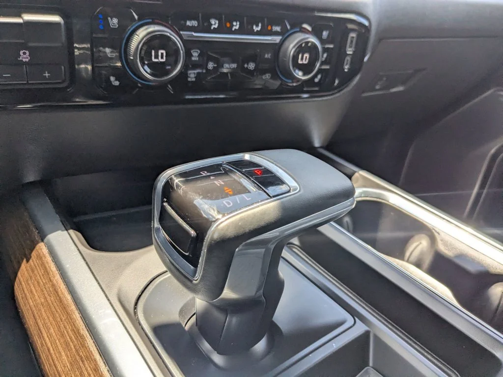 Used 2023 Iridescent Pearl Tricoat Chevrolet High Country image 20