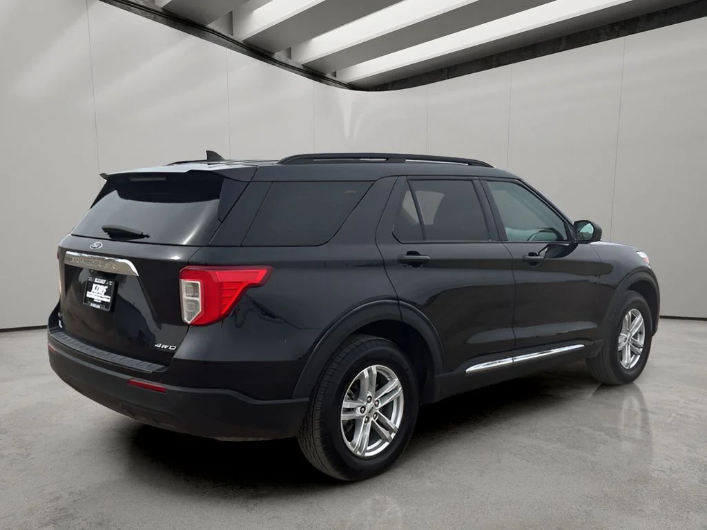 Used 2021 Agate Black Metallic Ford XLT image 5