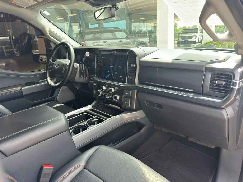 Used 2025 Oxford White Ford LARIAT image 32