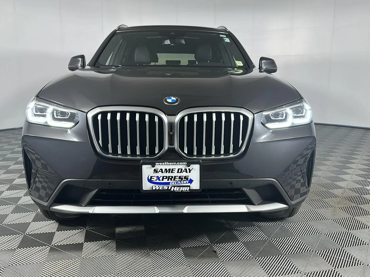 Used 2023 Dark Graphite Metallic BMW xDrive30i image 2