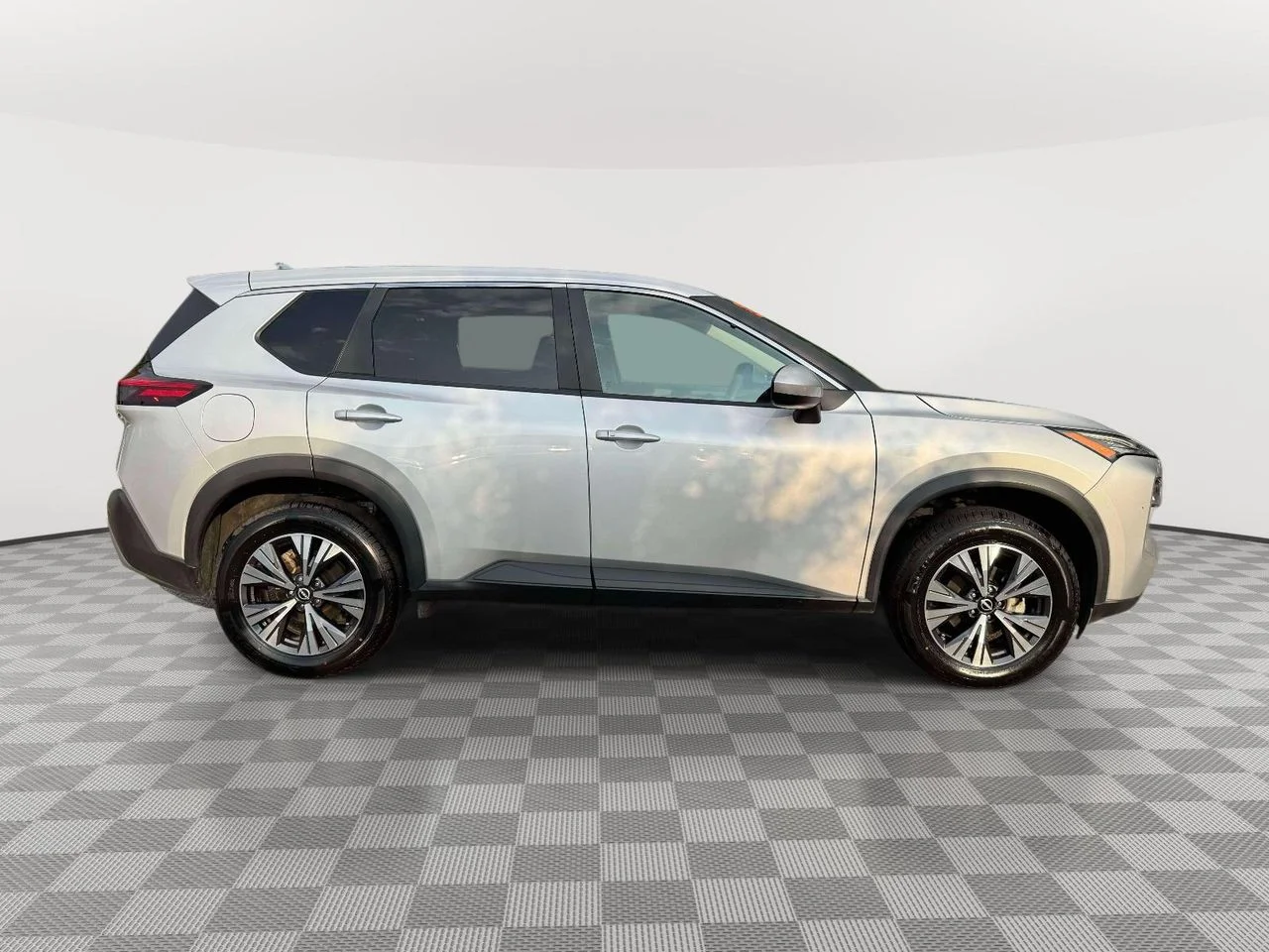 Used 2023 Brilliant Silver Metallic Nissan SV FWD image 8