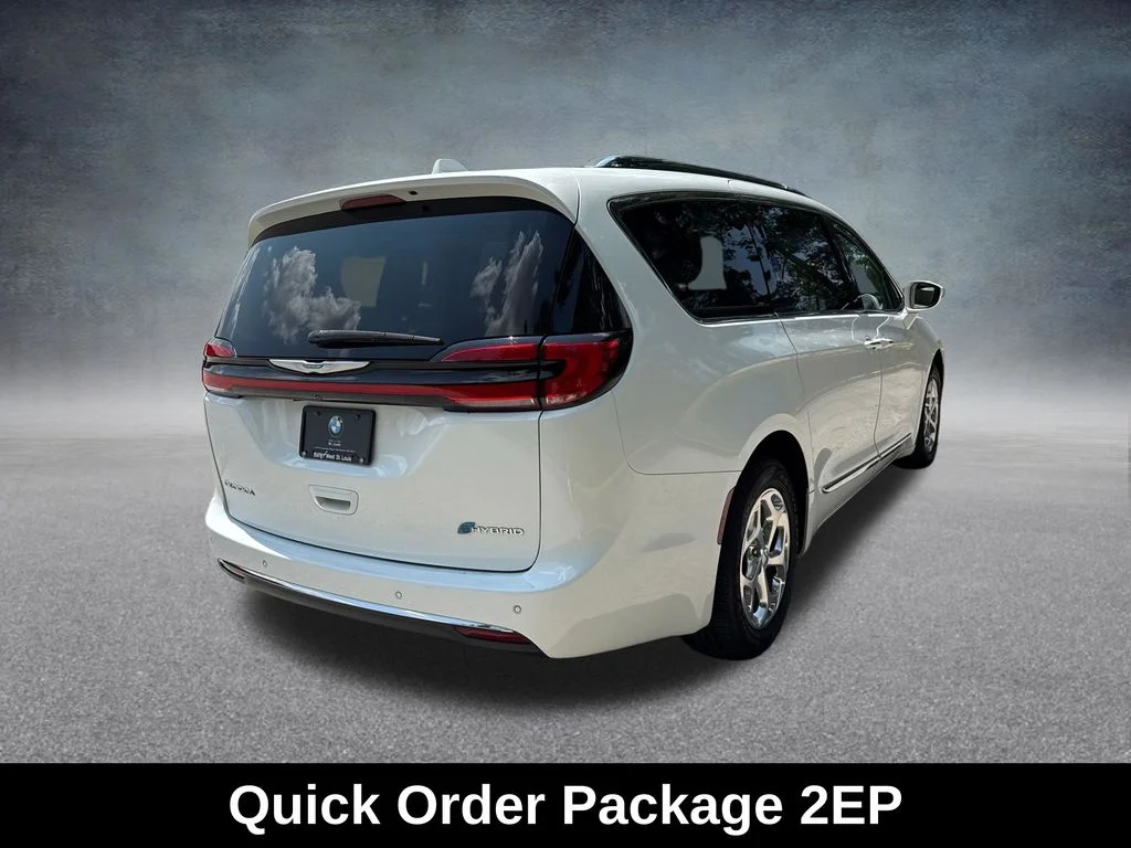 Used 2021 White Chrysler Limited image 6