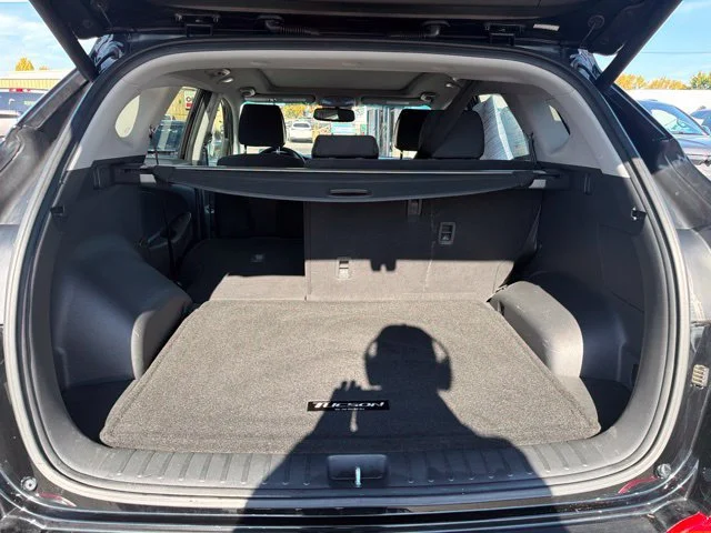 Used 2018 Black Noir Pearl Hyundai Value image 14