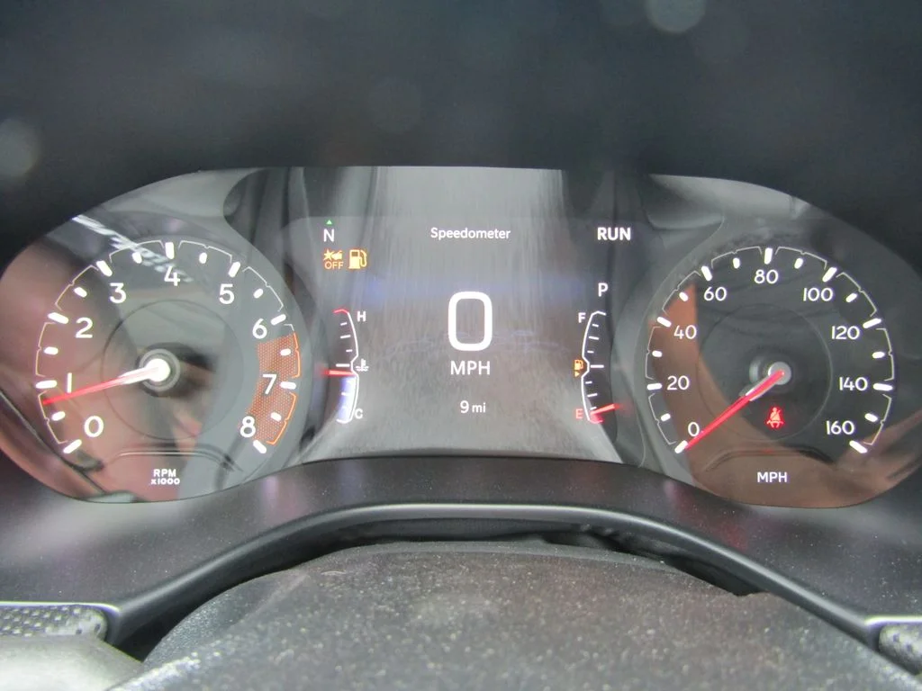 New 2026 Diamond Black Crystal Pearlcoat Jeep Latitude image 23