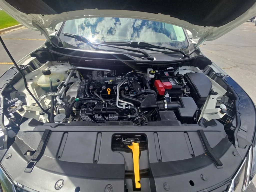 Used 2023 White Nissan S image 19