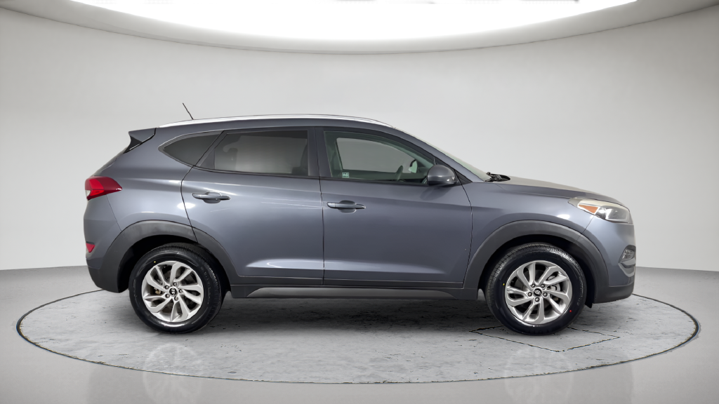 Used 2016 Grey Hyundai SE image 5