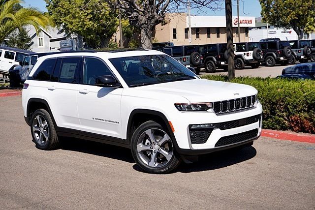 New 2026 Bright White Clear-Coat Exterior Paint Jeep Limited image 3