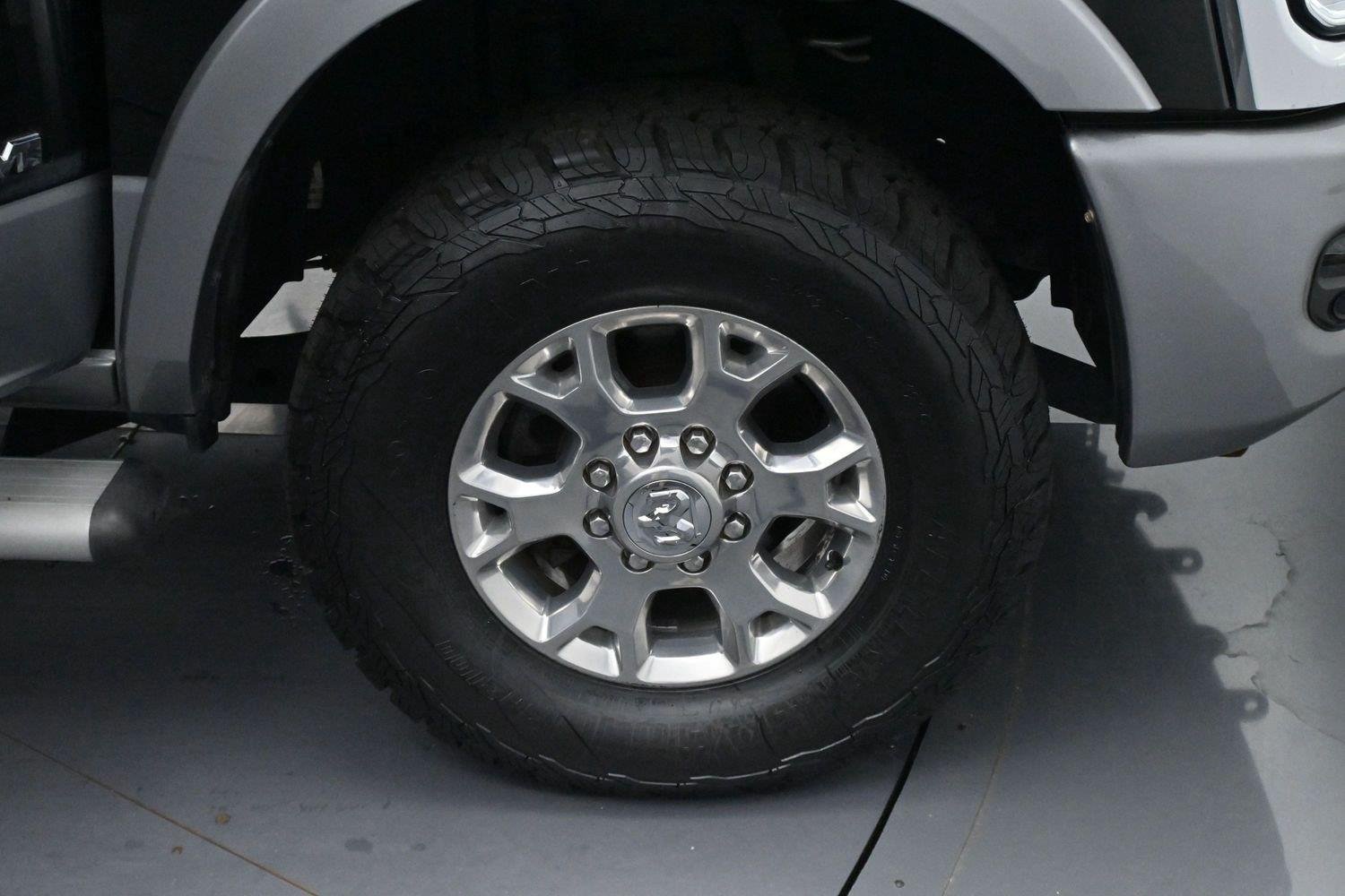 Used 2021 Diamond Black Crystal Pearlcoat Ram Laramie image 34