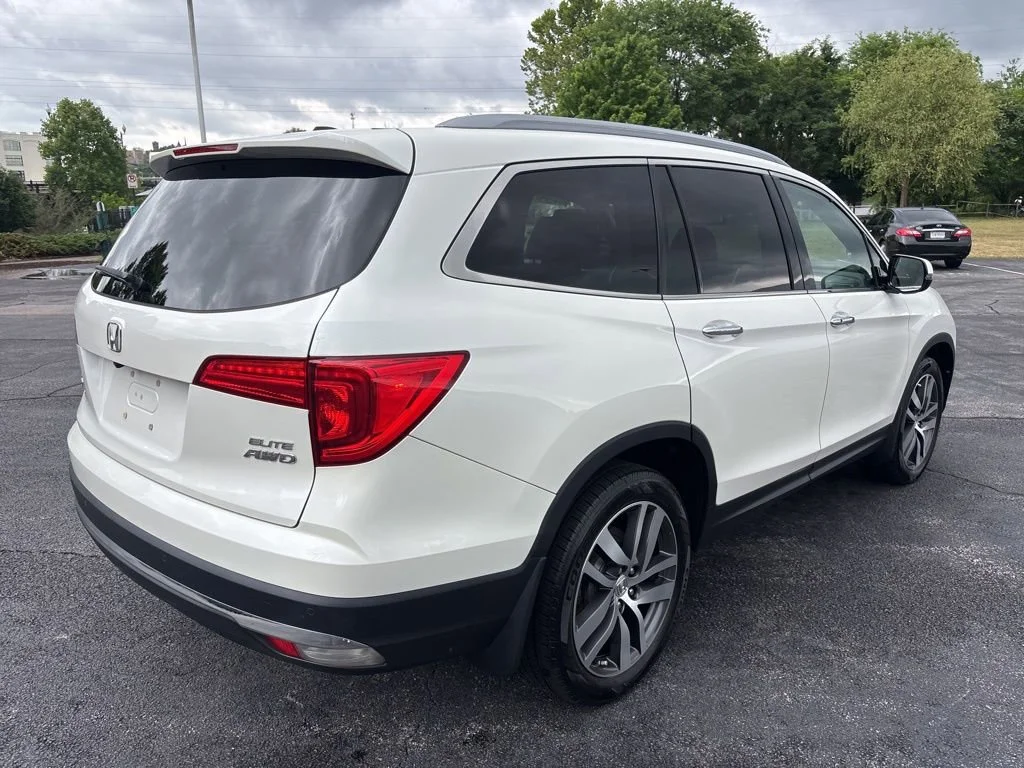 Used 2017 White Diamond Pearl Honda Elite image 6