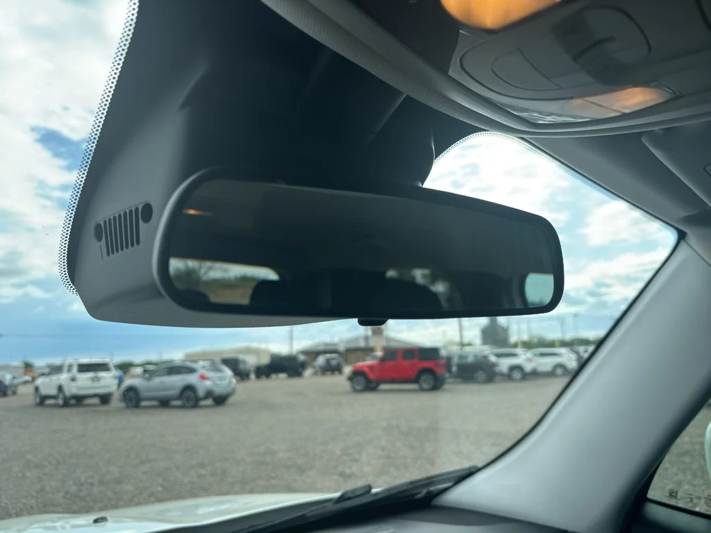 Used 2017 Alpine White Jeep Latitude image 24