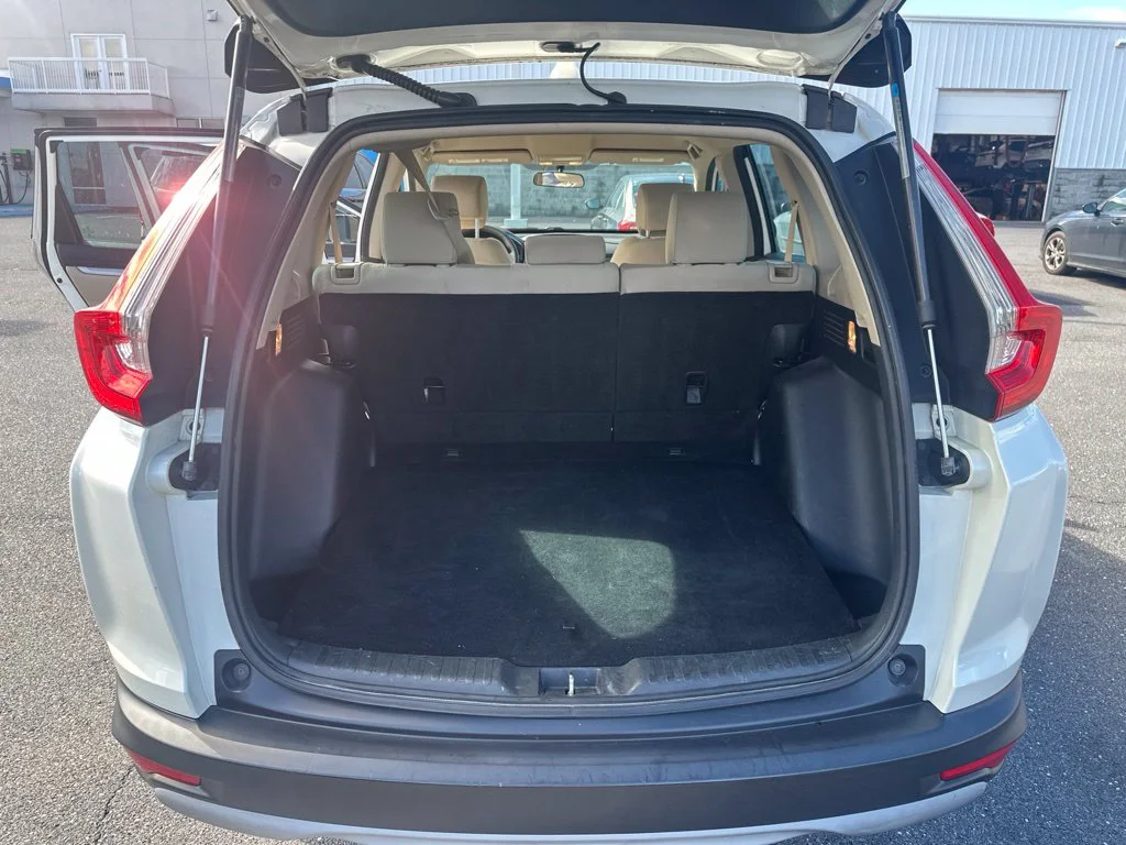 Used 2017 White Diamond Pearl Honda LX image 11