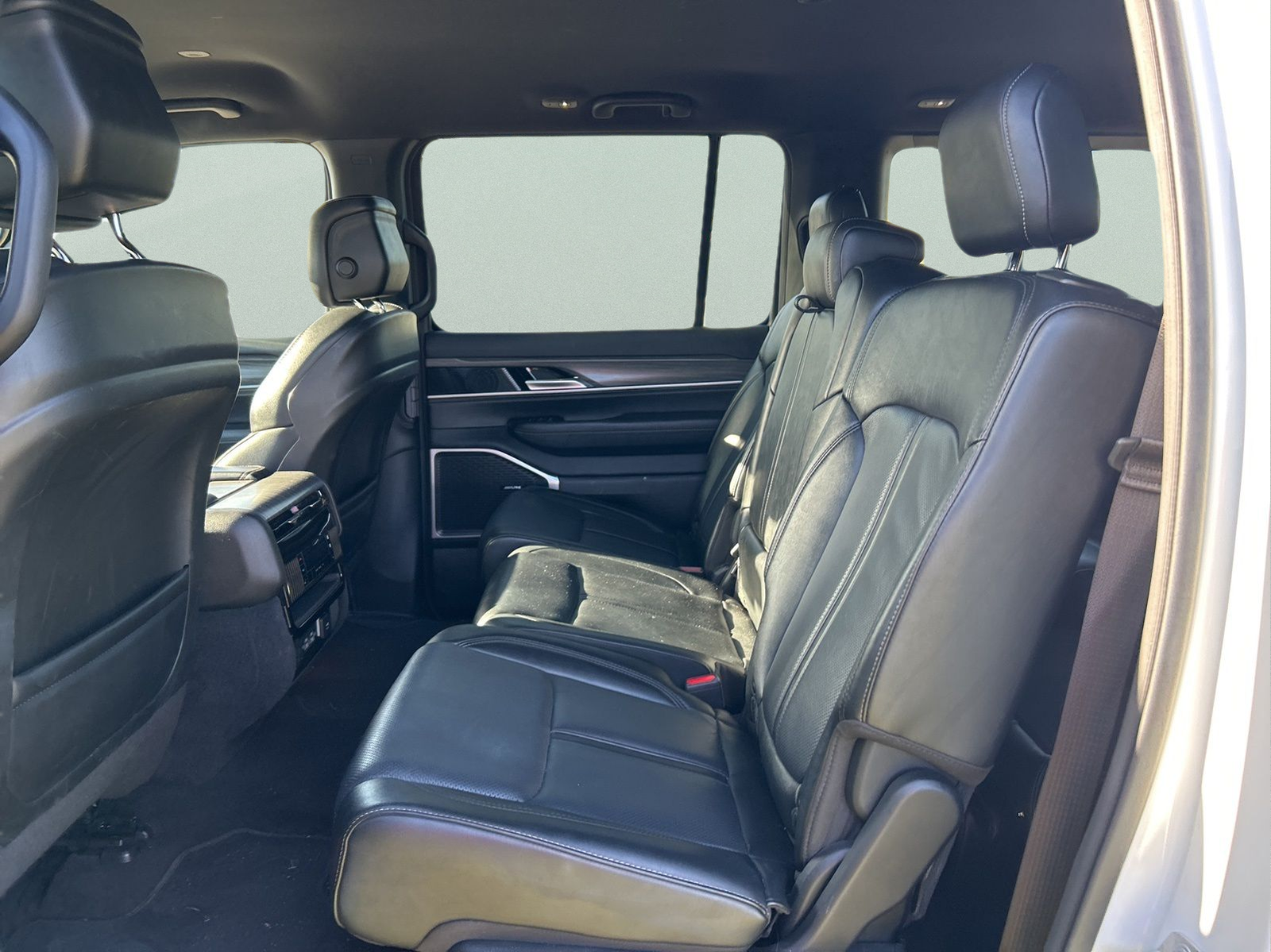 Used 2024 White Jeep Series II image 10