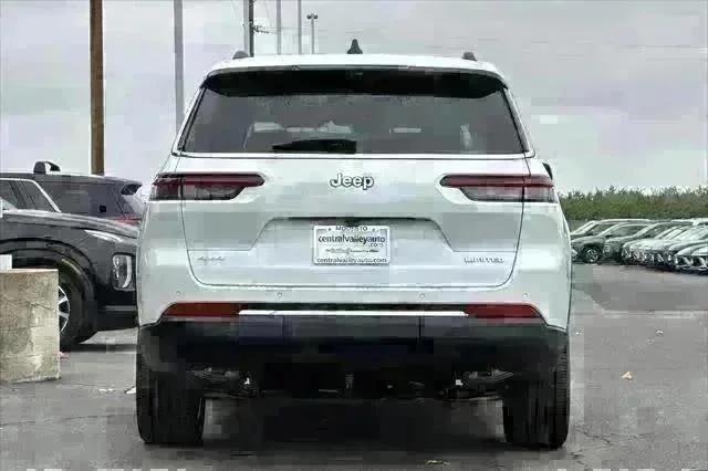 New 2025 Bright White Clear-Coat Exterior Paint Jeep Limited image 5