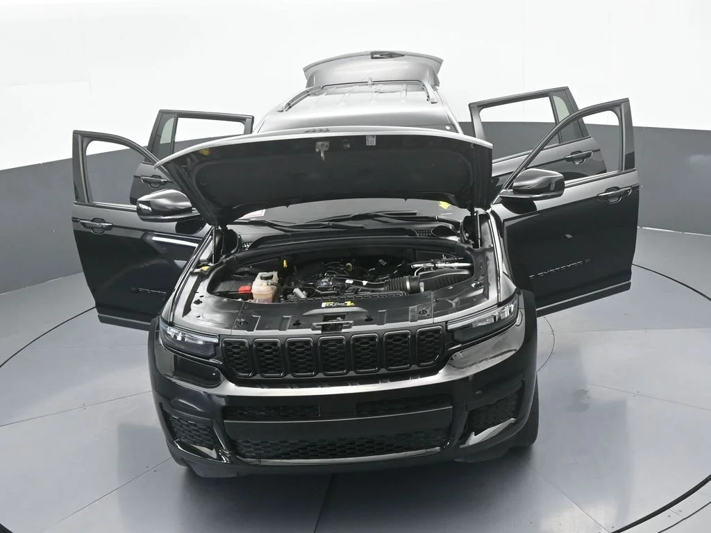 Used 2023 Diamond Black Crystal Pearlcoat Jeep Altitude image 67