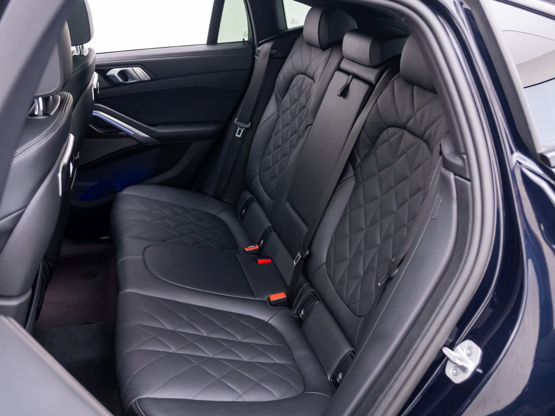 Used 2025 Black BMW xDrive40i image 18