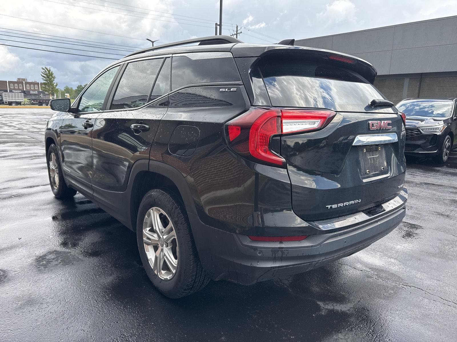 Used 2022 Ebony Twilight Metallic GMC SLE image 4