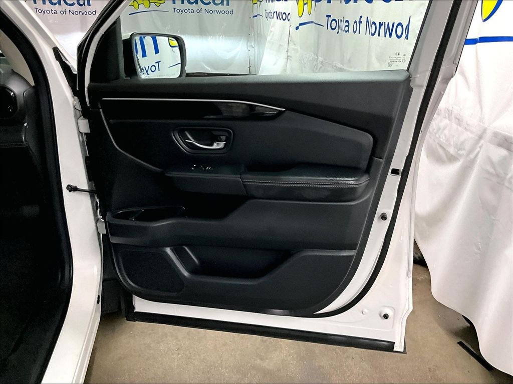 Used 2024 White Honda Touring image 12