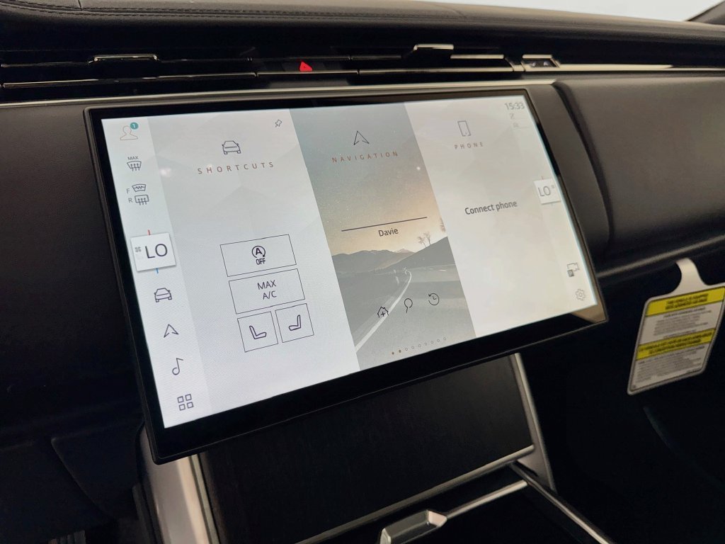 New 2027 Fuji White Land Rover SE image 15