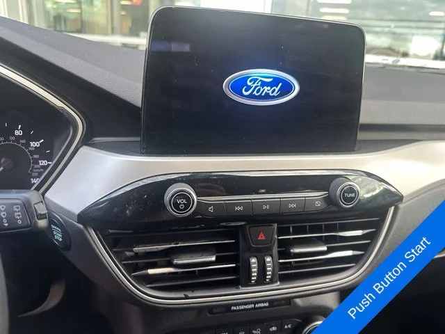 Used 2020 Green Metallic Ford SE image 10