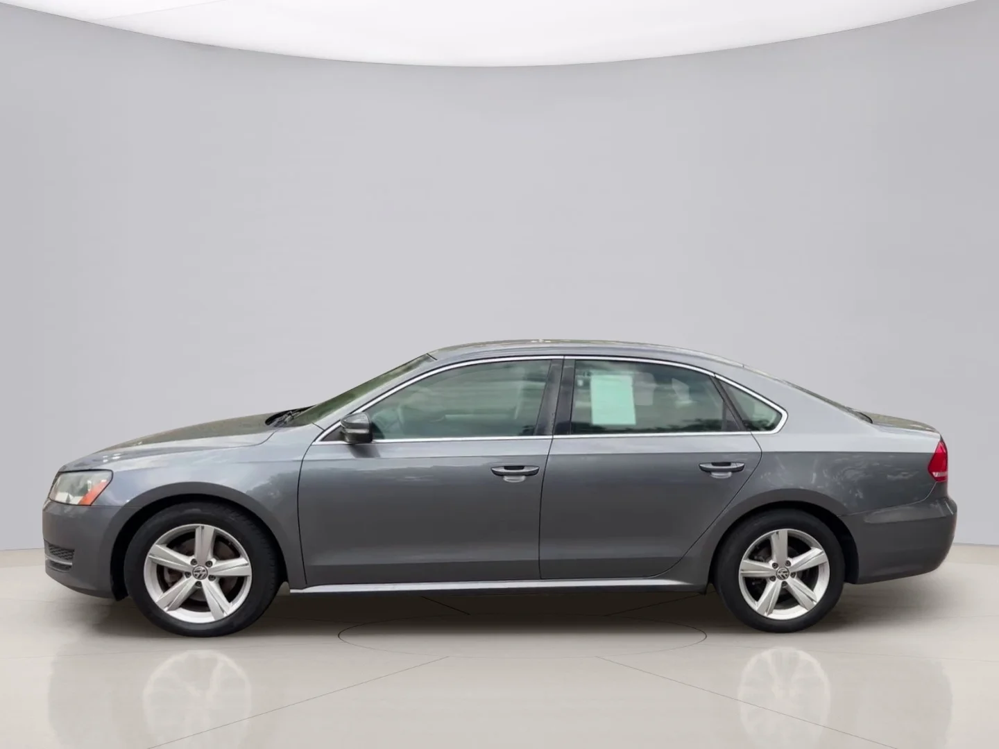 Used 2013 Gray Volkswagen SE image 2