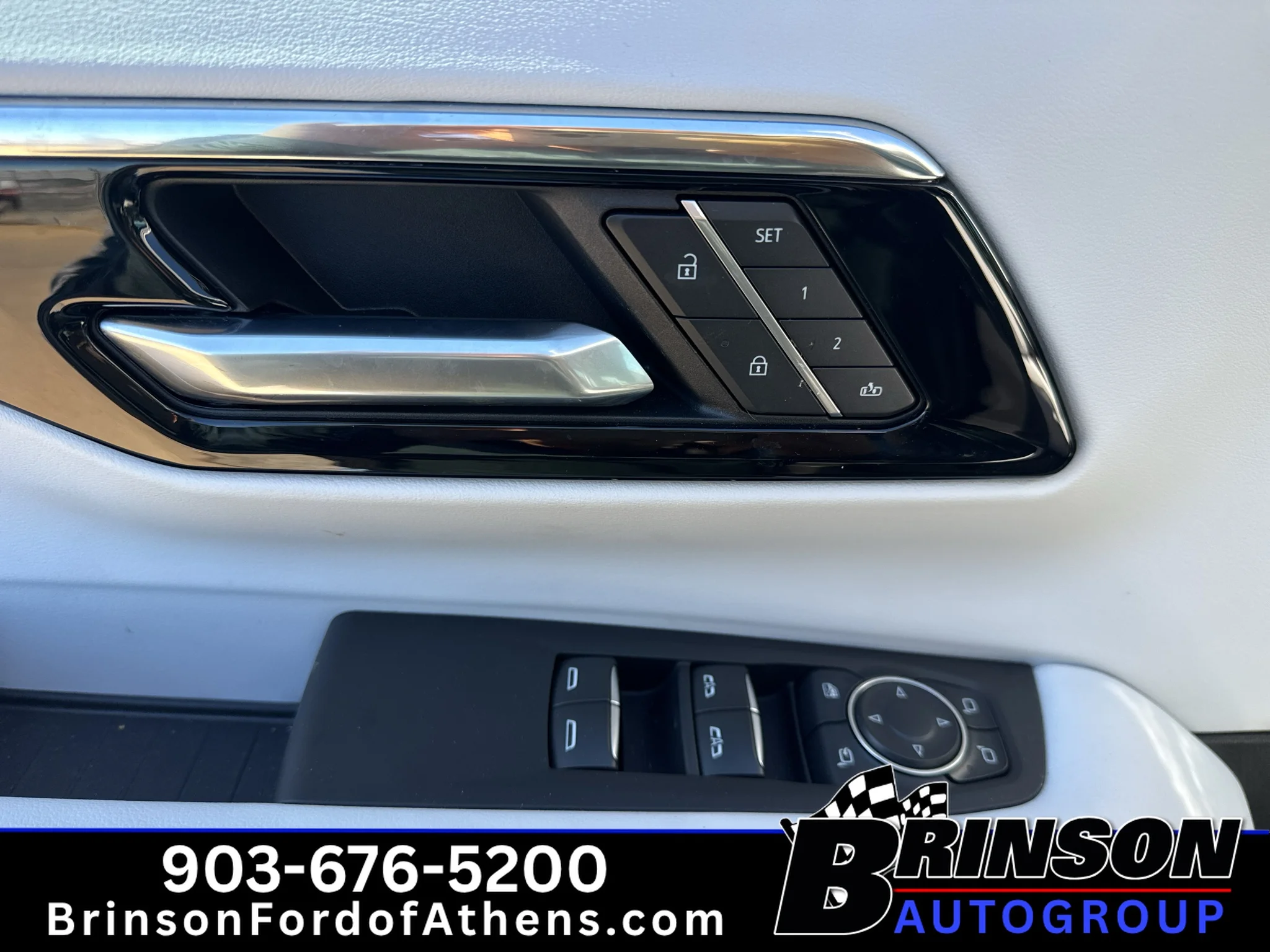 Used 2025 Iridescent Pearl Tricoat Chevrolet Premier image 19