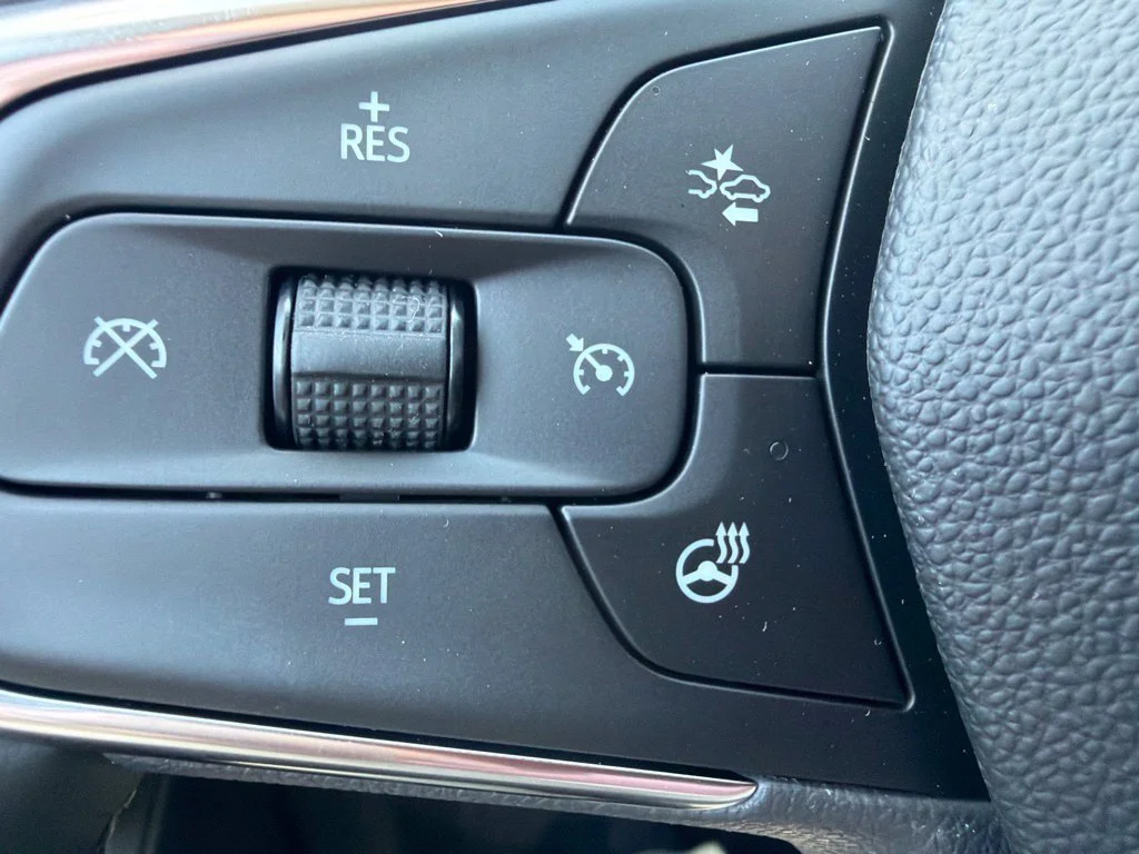 New 2026 Summit White Chevrolet LT image 18