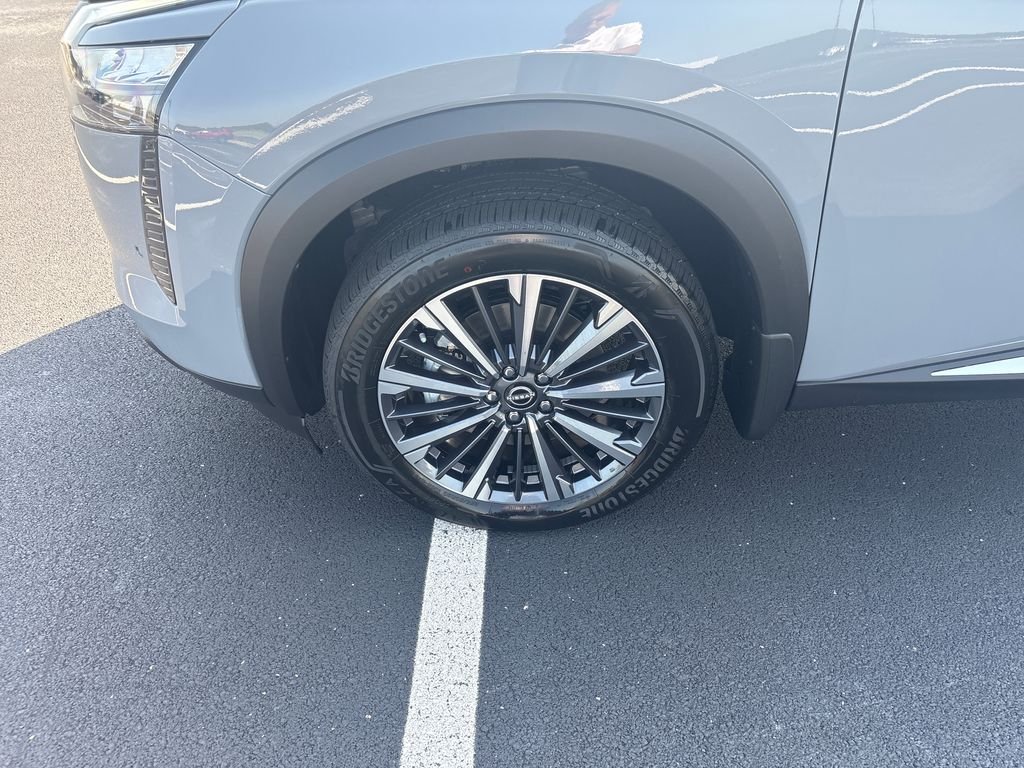 New 2026 Gray Nissan Platinum image 9