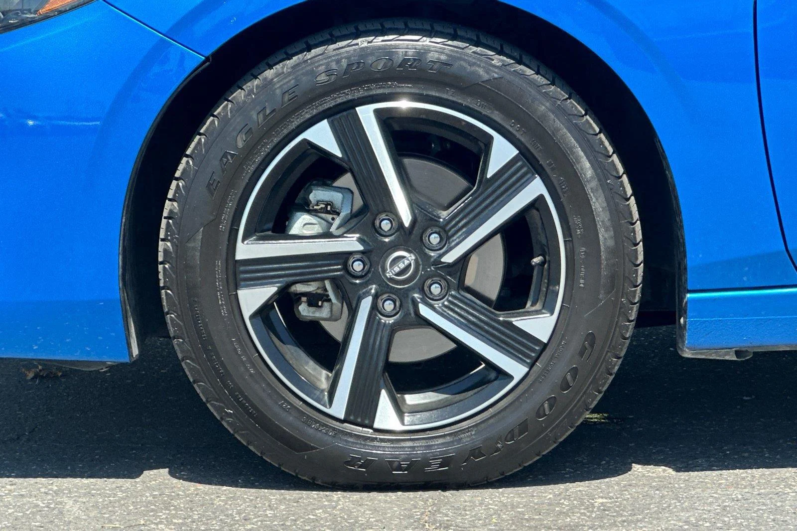 Used 2025 Electric Blue Metallic Nissan SV image 25