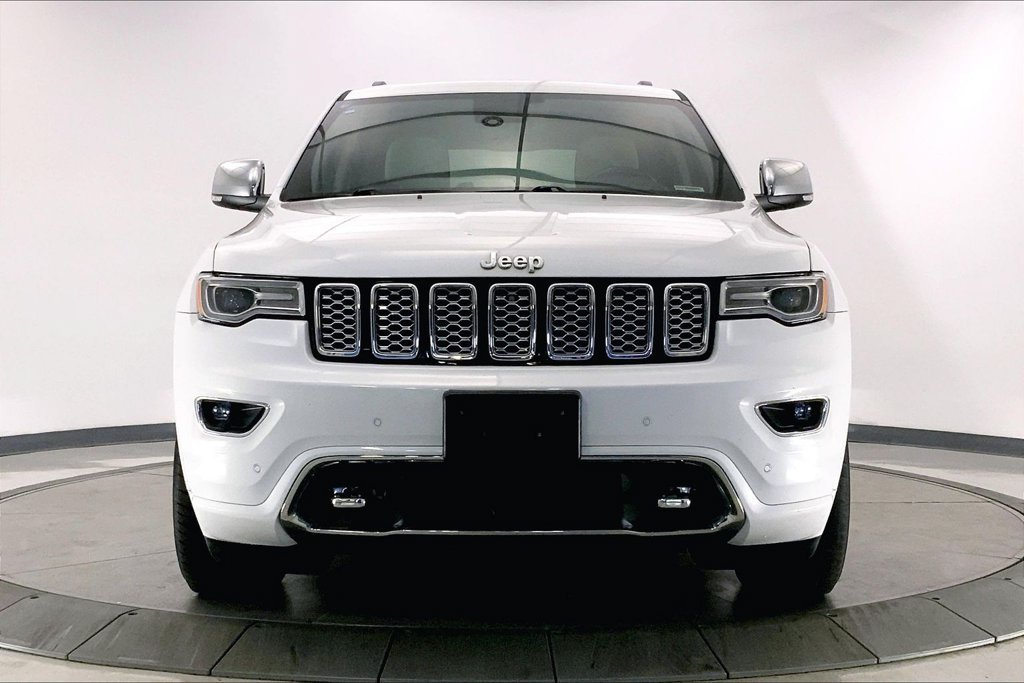 Used 2018 Ivory Jeep Overland image 2