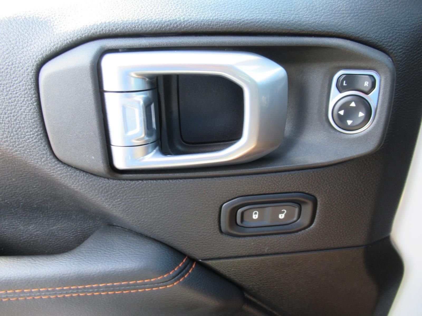 Used 2022 White Jeep Mojave image 24