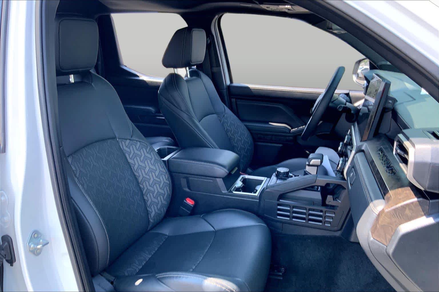 Used 2025 Wind Chill Pearl Toyota Limited image 8