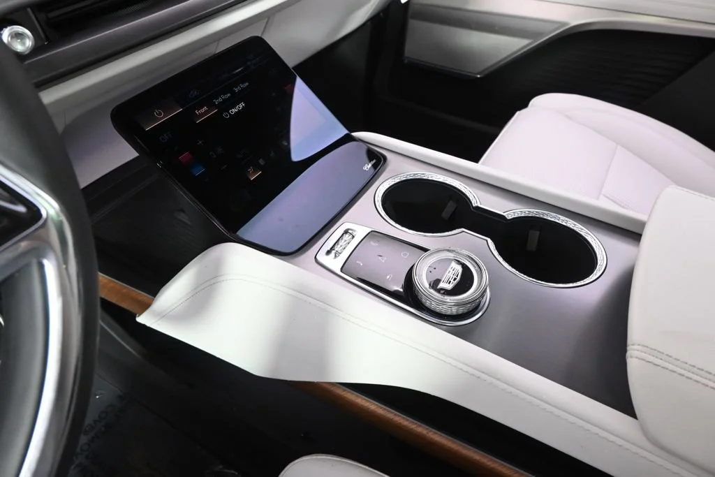 2027 Cadillac VISTIQ Sport - Photo 31
