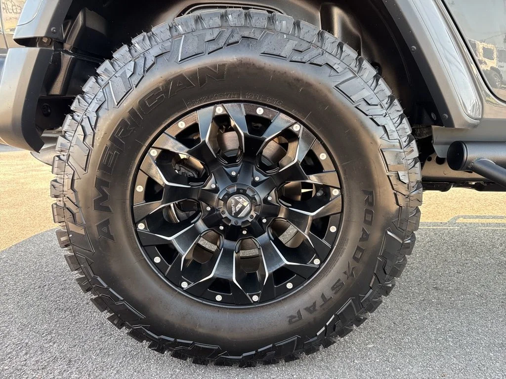 Used 2018 Gray Jeep Unlimited Sahara image 13
