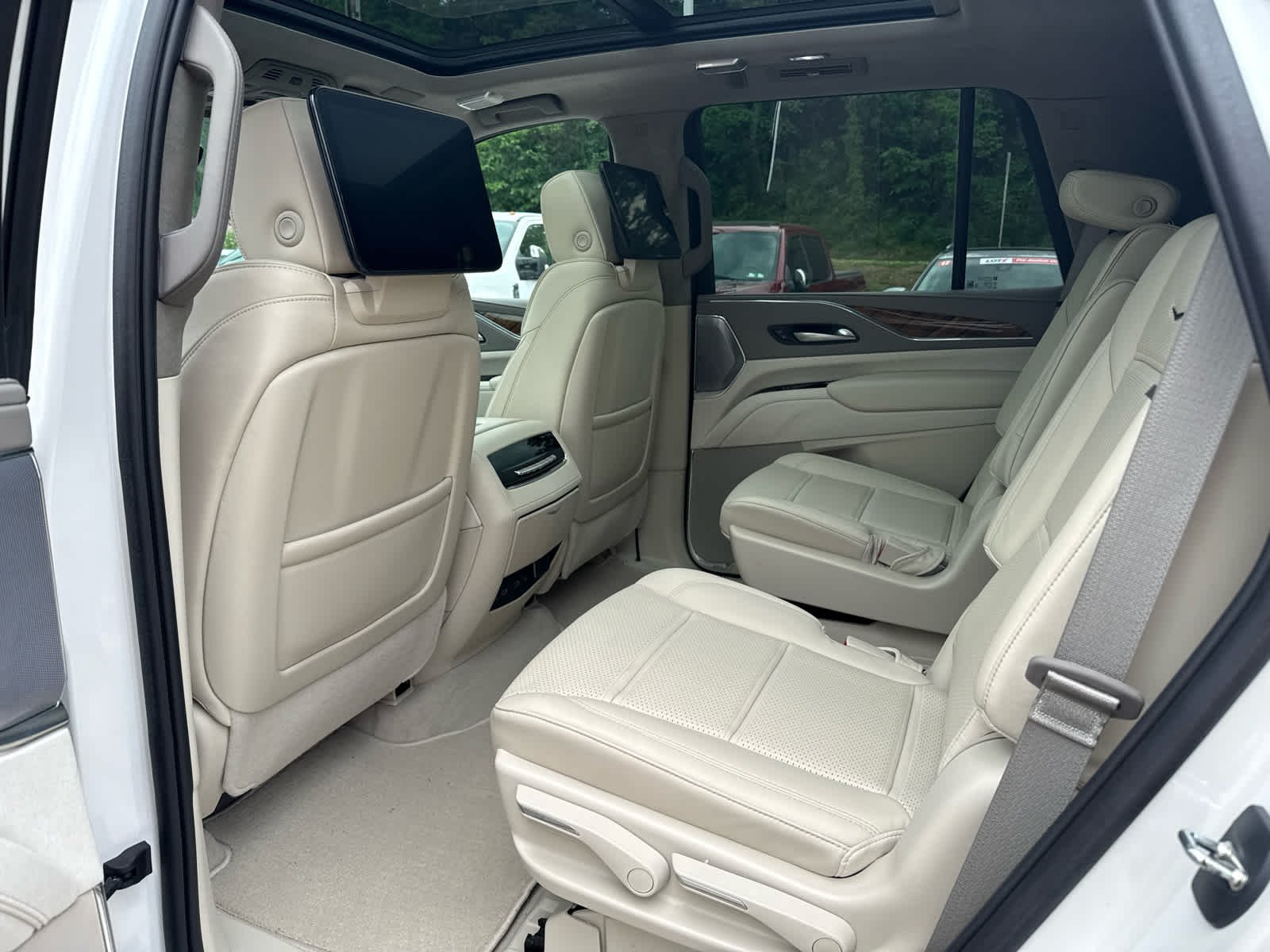 Used 2023 Crystal White Tricoat Cadillac Sport Platinum image 12