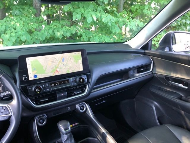 Used 2025 Beige Toyota XLE image 35
