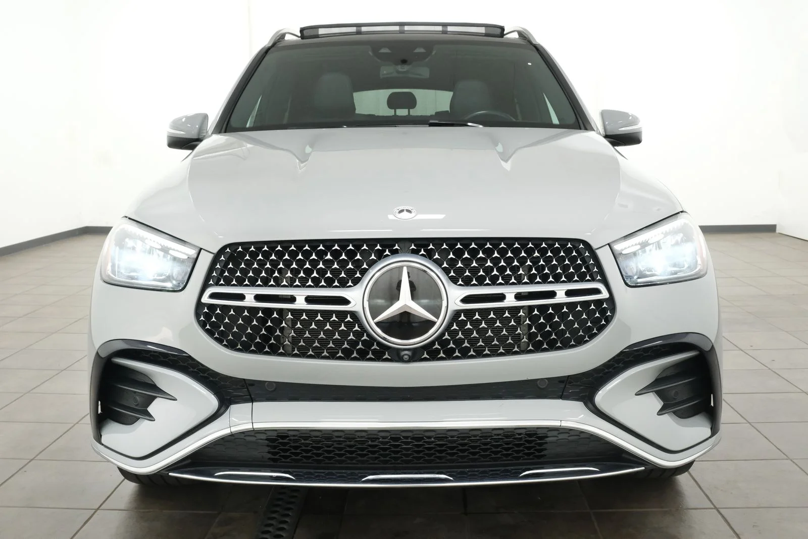 Used 2024 White Mercedes-Benz GLE 450 image 8